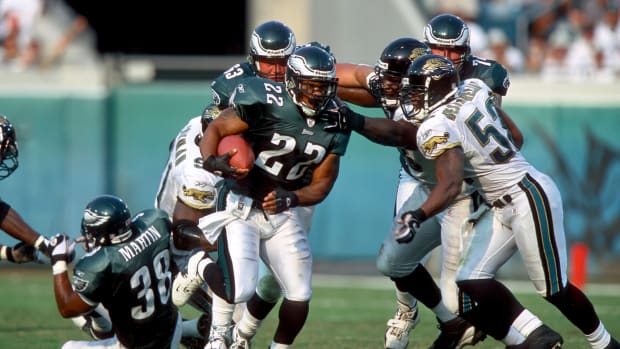October 6, 2002;Jacksonville,FL,USA; #22 Runningback Duce Staley of the Philadelphia Eagles runs against the Jacksonville Jaguars at Alltel Stadium. CREDIT: Paul Chapman/ USA TODAY Sports  